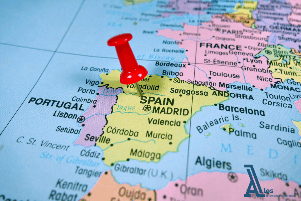 Persona sosteniendo dos pasaportes, español y otro.